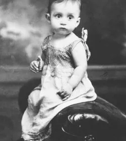 Fotograf__a_por__colita._Tomada_de_El_Pa__s.__1_-250x280