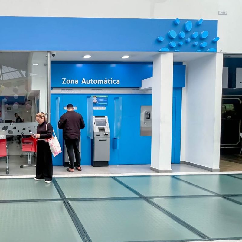 Cajero Banco caja social